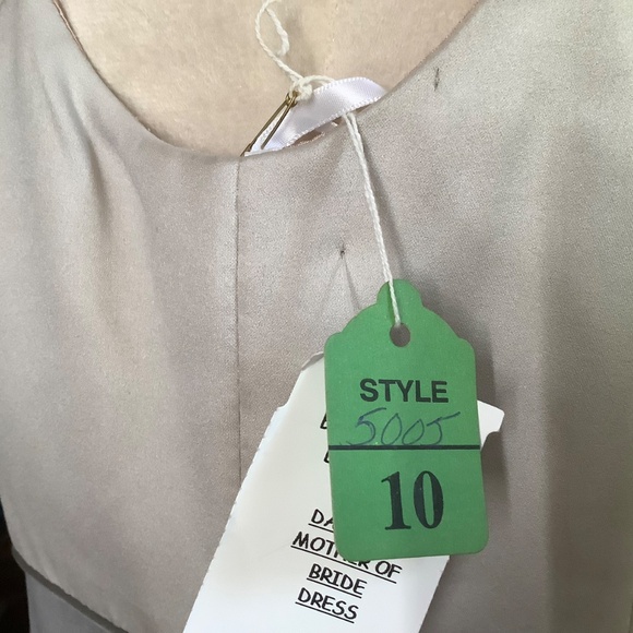 Jim Hjelm Occasions Special Occasion Dress Gown Beige Size Small - Picture 9 of 12